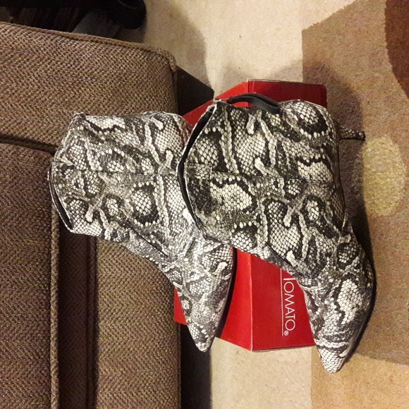 Bucco Snake Print Boots - Picture 5 of 5